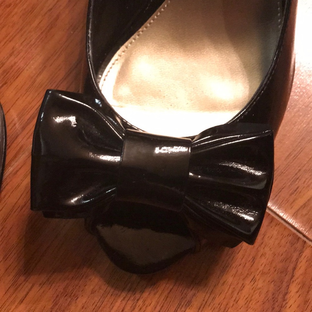Ann Taylor LOFT opened toed, bow detail heels - Picture 2 of 4